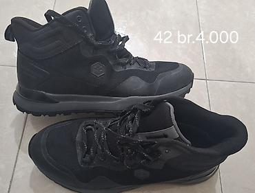 pull and bear torbe: - Crne sportske pantalone od laganog šuškavog materijala. Elastičan — 3