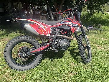 rgb свет: Питбайк/эндуро BRZ (наклейки BRZ, серия MX/Enduro). Яркий красно‑белый — 5