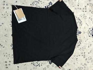 Футболки: Черная футболка с минималистичным логотипом спереди. - Цвет: черный - — 6