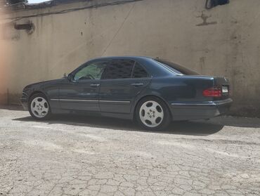 Mercedes-Benz: Mercedes-Benz E-Class: 3.2 l | 2000 il Sedan — 6