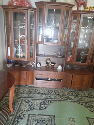 Salaam Qoyma satılır isdiyen olsa Yazın xaiş olunur boş boş Adamlar