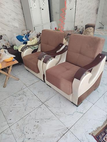 plastik divan: Qonaq otağı dəsti – 3 hissə: - 1 ədəd üçlü divan - 2 ədəd kreslo — 2