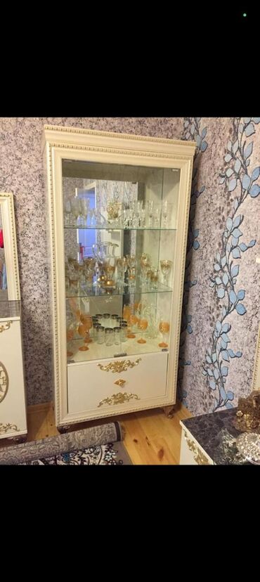 Qonaq otağı dəstləri: Klassik üslubda qonaq otağı dəsti Komplektin tərkibi: - İki qapılı — 4