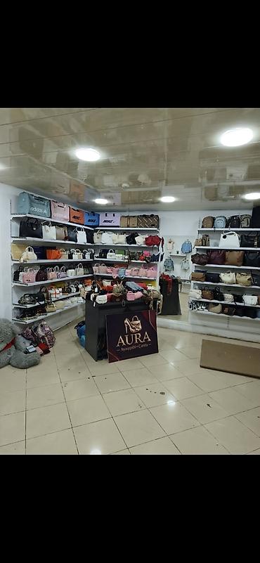 yaşmada: İnşaatçılarda Saf Su marketle üz üze aura canta magazasında 1000manata — 8