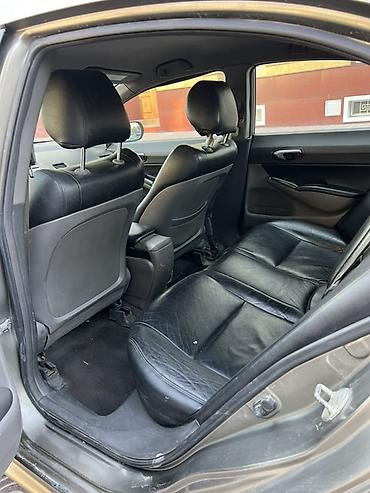honda inside: Honda Civic: 2007 г., 1.3 л, Автомат, Бензин, Седан — 6