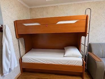 bunk bed: Двухъярусная кровать из ламинированного дерева с металлической — 1