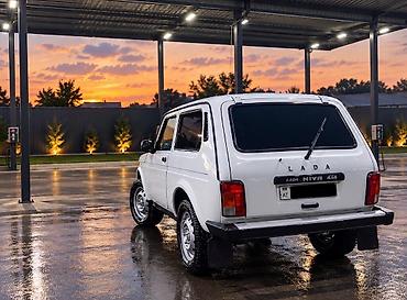 LADA Niva 4x4, ağ rəngli, 3 qapılı SUV. Texniki və dizayn lalafo.az -da LADA Niva 4x4, ağ rəngli, 3 qapılı SUV. Texniki və dizayn