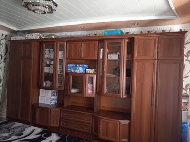 Стенка күрөң түстөгү, абалы жакшы. 16мин