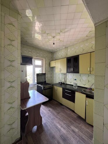 квартира в аренду в оше: 2 бөлмө, Кыймылсыз мүлк агенттиги, Чогуу жашоосу жок, Жарым -жартылай эмереги бар