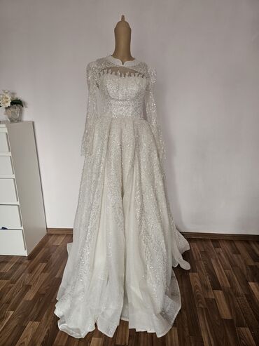 свадебное платье 48 50: Свадебное платье, Bridal Fashion, Дизайнерское, Закрытое, Мусульманское, Гипюр, Пышное, Италия, Камни Swarovski, Пайетки, Цветочные элементы, Новый