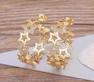 Seplər: 18K qızıl suyuna çəkilmiş və polad bijuteriyalar.Maqazin bağlandığı — 11