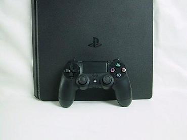 PS4 (Sony Playstation 4): U ponudi je Sony PlayStation 4.
Konzola je najnoviji SLIM model — 12