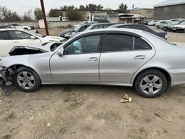 ман 2003: Mercedes-Benz 2004 год E 320 (W211), серебристый седан. Продаю — 3