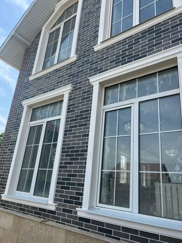Фасадные работы: Фасад лепнина пенопласт окна травертин Фасадные лепнины из
