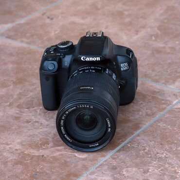 фотоаппарат зеркальный цифровой: Canon 650d с объективом 18-135мм состояния хорошая есть небольшая