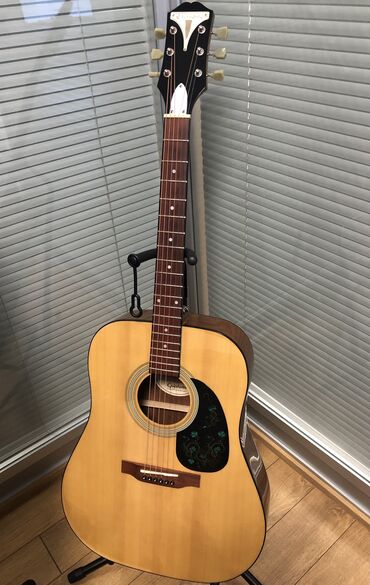 gitara gence: Akustik gitara, Gibson