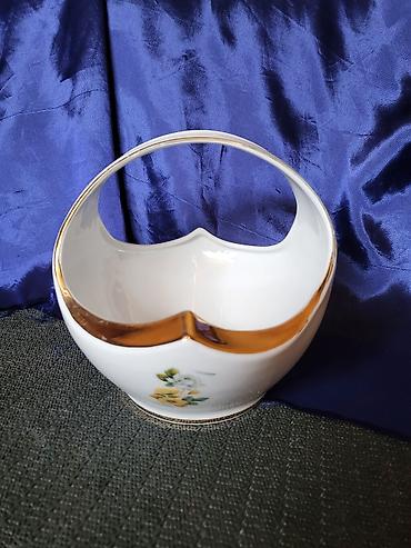 Ostali antikviteti: Korpa Jugoporcelan Titov Veles iz 70ih.god. Korpa je perfektna,sve na — 7