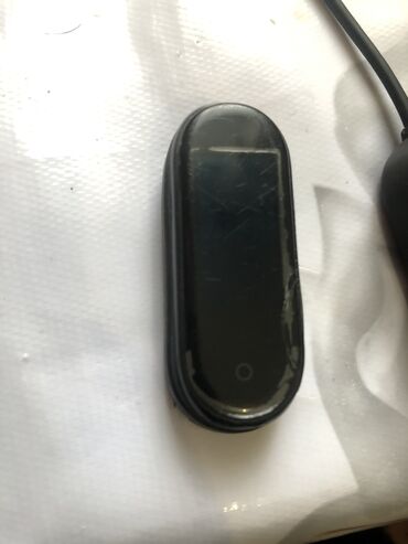 Xiaomi: Часы:Xiaomi Mi Band 4 Цвет:чёрный Есть не большая трещина на экране