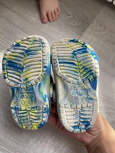 кроксы крокс crocs: Детские сабо Crocs с мраморным принтом (серый/синий/лаймовый). - — 2