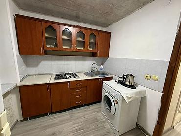 studio menziller: 1 otaqlı mənzil – mətbəx, sanitar qovşaq və qonaq otağı ilə. - — 4