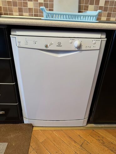 Masalar: Qabyuyan maşın Indesit, Tam qabaritli (60 sm.), Ayrıca dayanan