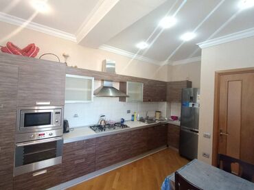 Uzunmüddətli kirayə mənzillər: Nərimanov metrosunun çıxışında,15 mərtəbənin,14-cü mərtəbəsində,3 — 14