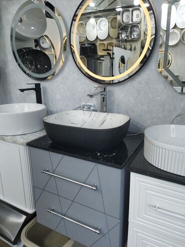 hamam ucun krantlar: Qara mərmər naxışlı əl-üz yumaq üçün lavabo. Oval formalı və müasir
