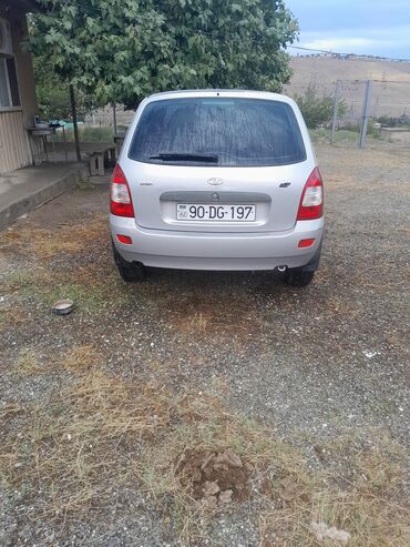xacmaz masin: LADA Kalina (universal) – gümüşü rəng - Kuzov: 5 qapılı universal