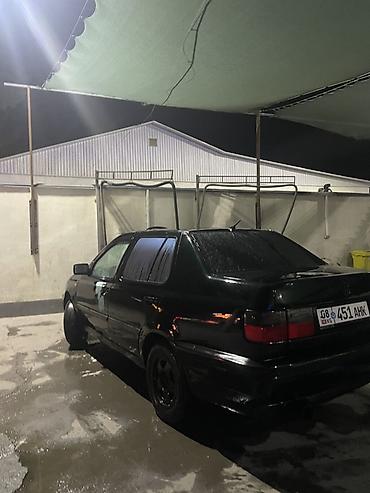 Volkswagen: Volkswagen Vento: 1995 г., 1.8 л, Механика, Газ, Седан — 1