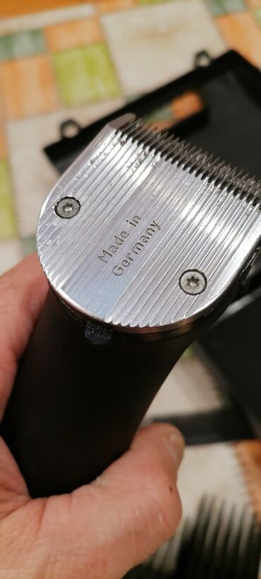 Mašinice za šišanje: Masinica Wall na baterije dobra sa dodacima

Mirjevo — 15