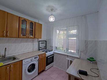 номера в иссык куле: 3 комнаты, 58 м², 104 серия, 2 этаж, Косметический ремонт