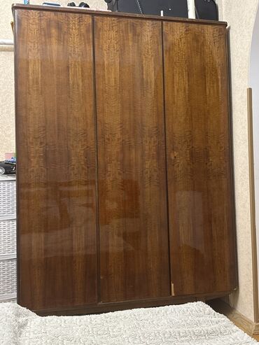 Matraslar: Açılan, 3 qapılı Düz dolab, Qarderob, paltar dolabı