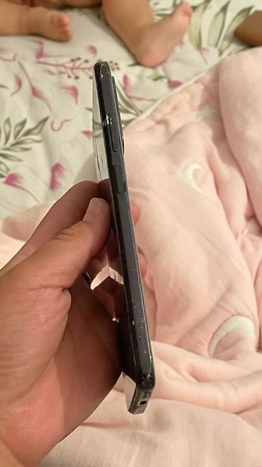 nothing наушники: Смартфон Redmi в чёрном цвете. На корпусе указан модуль камеры 50 MP — 3