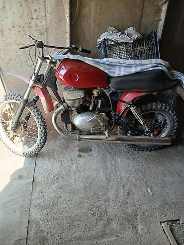 moon mopet: Kros tərzində köhnə tip motosiklet Xüsusiyyətlər: - Tək silindrli — 1
