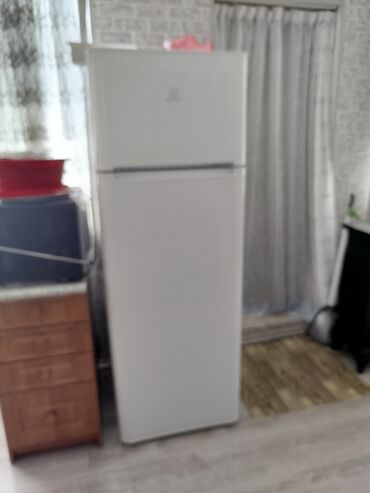 işlənmiş quxna mebeli: Salam, indesit soyuducu işlək vəziyyətdə bir qüsuru var içəridən arxa