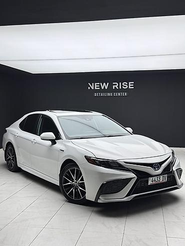 Toyota Camry: 2020 г., 2.5 л, Автомат, Гибрид, Седан
