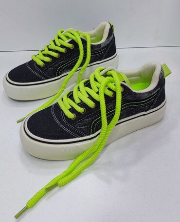 Makasin və loferlər: Neon yaşıl bağcıqlı qara denim idman ayaqqabısı - Üst material: qara