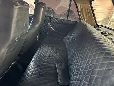 VAZ (LADA): VAZ 2107, ağ rəng, sedan kuzov. Xüsusiyyətlər: - 4 qapı, 5 nəfərlik — 6