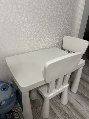 кухонный уголок в рассрочку: Стол со стульями под ikea 
Качество 100/100% 
Новые 7500