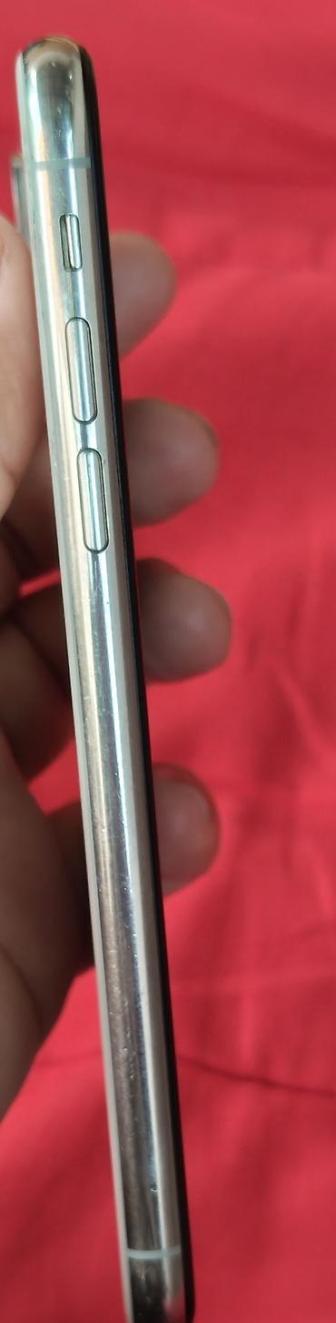 Apple iPhone: IPhone XS, 256 GB /белый цвет. Всё работает исправно. Оригинальный — 8