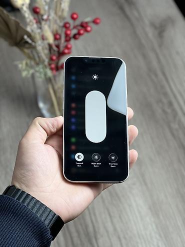 Apple iPhone: IPhone 13, Б/у, 128 ГБ, Белый, Чехол, 100 % — 10