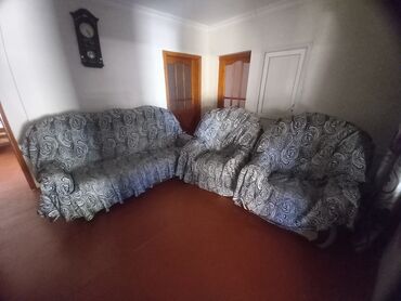 Masalar və oturacaqlar: Divan, İşlənmiş, Açılmayan, Bazasız, Süni dəri, Çatdırılma yoxdur