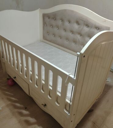 Oğlan və qız üçün, İşlənmiş, Dördbucaq, Beşik, Dəst ilə, Matras ilə, Yellənmə mexanizm ilə