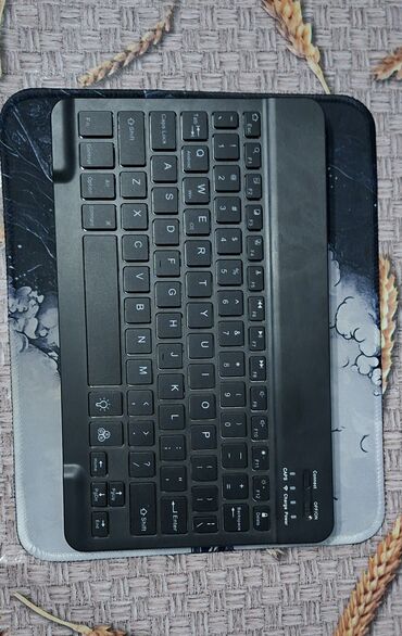 Klaviaturalar: WIERLESS KEYBOARD VƏ MOUSE SETİ. Setin daxilinə klaviatura, mouse — 4