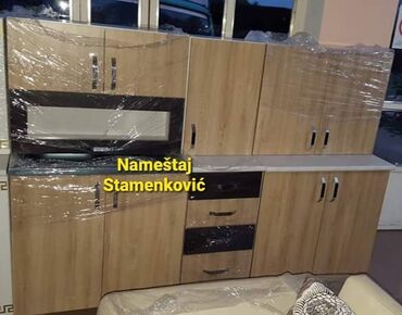 Kuhinjski nameštaj: Kuhinja je od iverice dužine 2m gornji i donji delovi sa prohromskim — 23