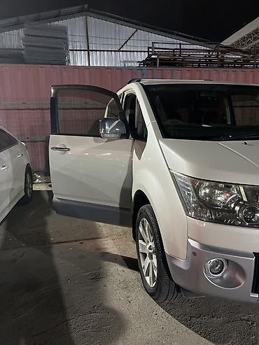 машина делика: Mitsubishi Delica D:5: 2010 г., 2.4 л, Автомат, Бензин, Минивэн — 1
