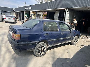 Volkswagen Vento: 1992 г., 1.6 л, Механика, Бензин, Седан