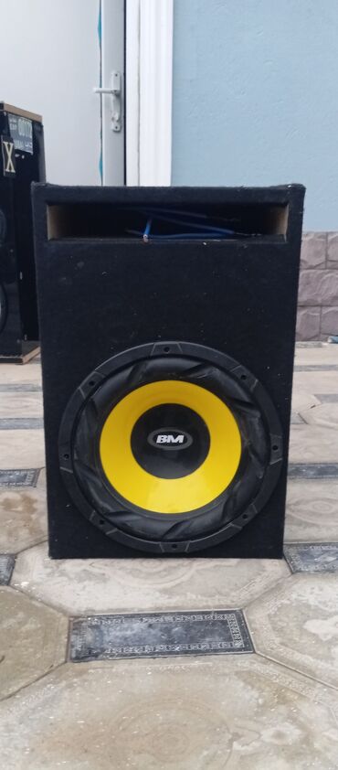 i 15 pods: BM markalı subwoofer və portlu qutu - 1 ədəd BM sabvufer (sarı