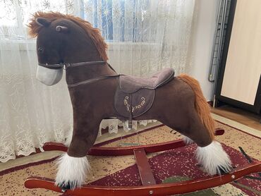 детская лошадка: Детская лошадка-качалка в хорошем состоянии 2500с