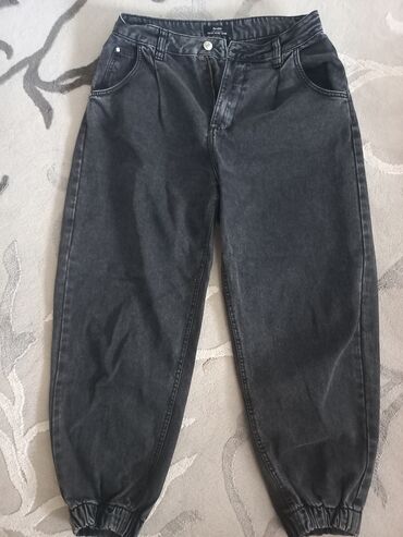 женские укороченные джинсы: Джинсы Bershka, L (EU 40), цвет - Серый